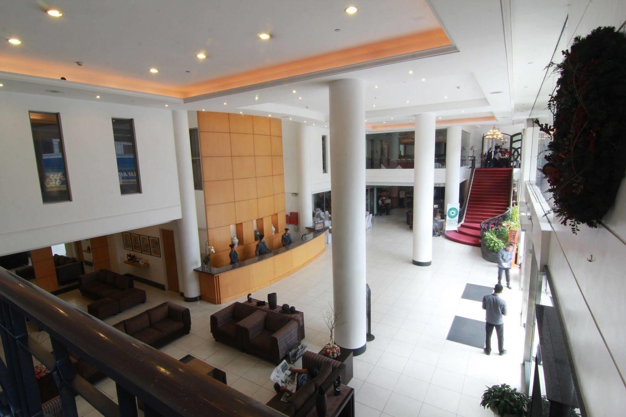 Hotel Supreme Convention Plaza Baguio City Exterior foto